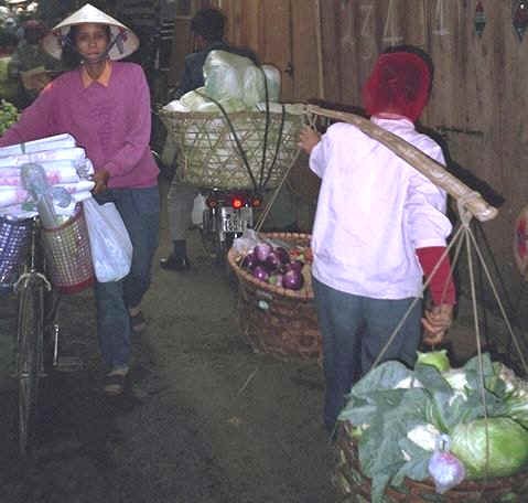 Market in Hanoi, Copyright Michel Guntern