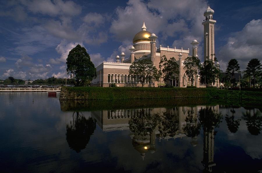 Sultan Omar Ali Saifuddin Mosque, Brunei Travel Photography