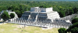 Temple of the Warriors, Chich�n Izt� - by David Hammer.